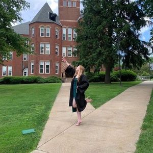 Meet your Posher, Maura